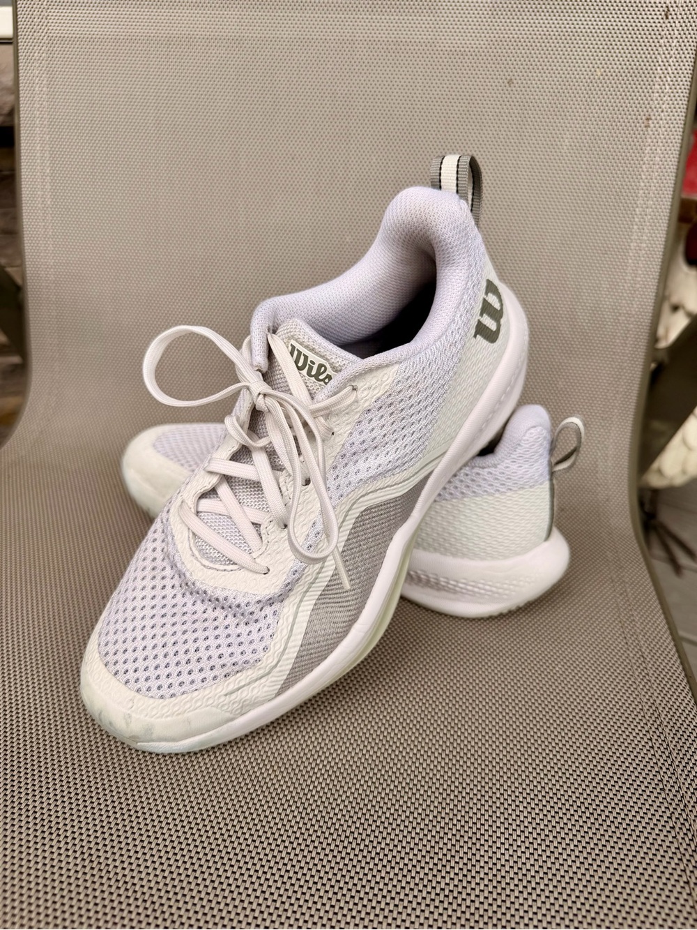Wilson Women's 7.5 White and Light Gray Tennis Sneakers